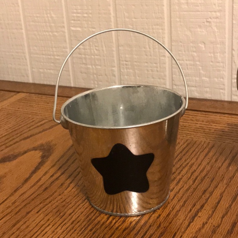 Tin Pails with chalkboard star - Picture 2 of 4